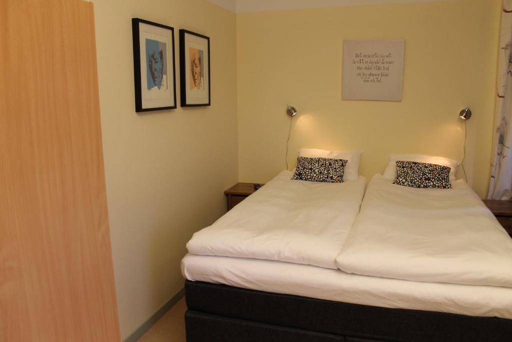 Stationshusets Hotell Och Cafe Köping Chambre photo