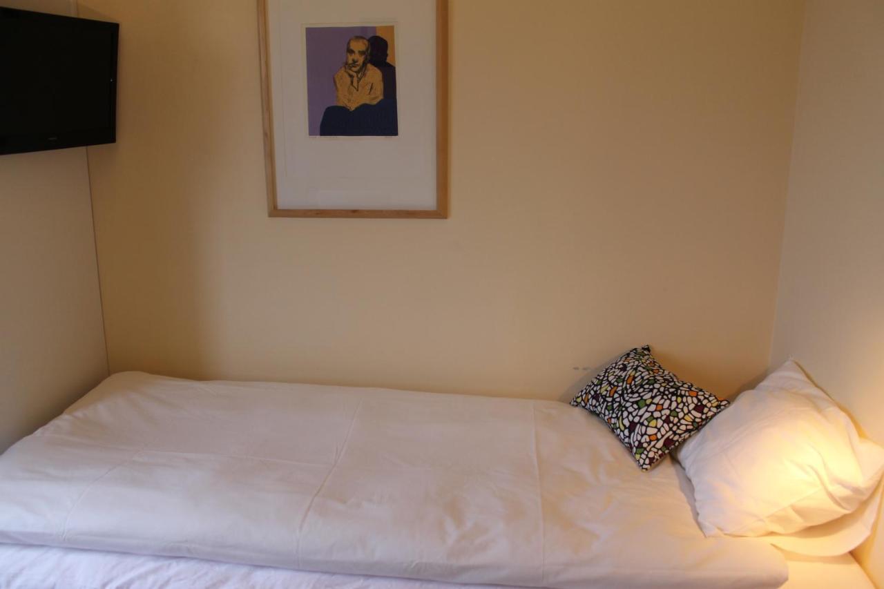 Stationshusets Hotell Och Cafe Köping Chambre photo