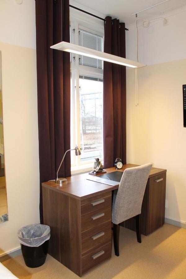 Stationshusets Hotell Och Cafe Köping Chambre photo